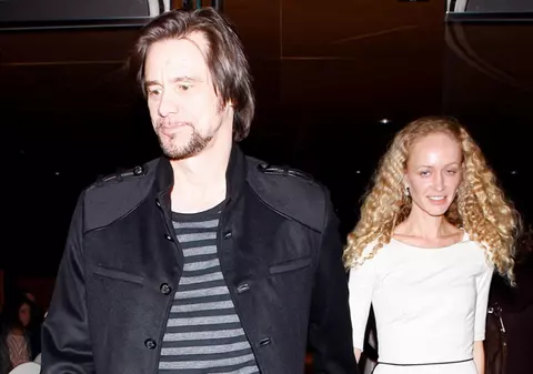 Bunicul Jim Carrey se întâlneşte cu o studentă rusoaică, fosta iubită a prietenului lui