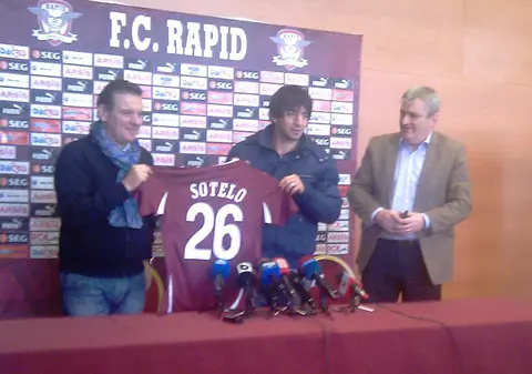 L-au agățat oficial