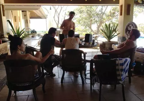 Iată cum se distrează Inna în Costa Rica! FOTO