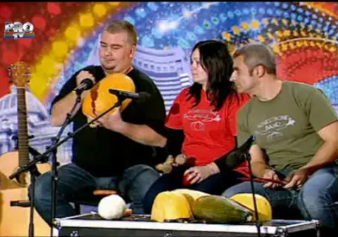 Românii au Talent | GENIAL! Au cântat la morcovi, varză şi dovleci | VIDEO