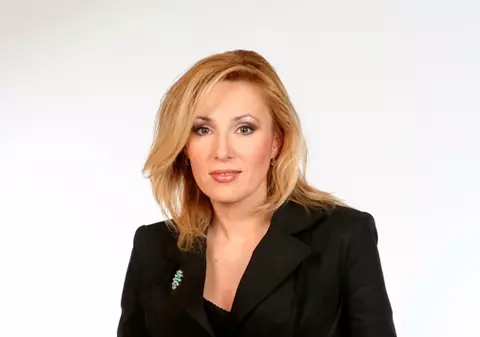 Irina Păcurariu, cucerită de soţ cu o piatră de pe Everest!