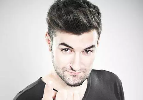 Smiley petrece nopțile alături de o altă blondă