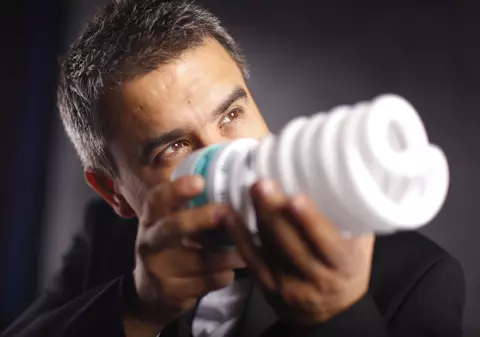 Zoli Toth (Sistem) speră să convingă 2 milioane de români să stingă lumina sâmbătă, la ”Ora pământului”