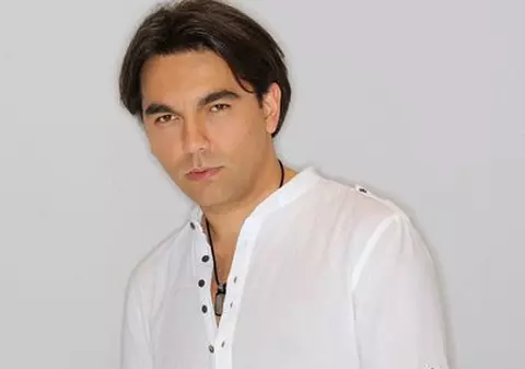 Andreas Petrescu îi pregăteşte surprize dulci iubitei lui