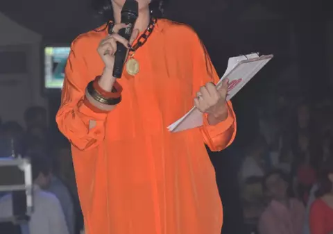 Andreea Marin a blocat circulaţia în Capitală! Află ce a făcut vedeta | FOTO