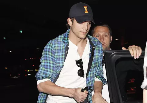 Ashton Kutcher s-a săturat de lume. Și-a luat bilet să plece în spațiu