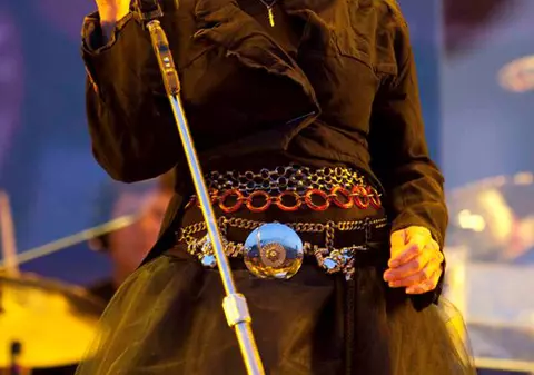 Ăsta da compliment! O cântăreţă de 66 de ani a fost confundată de presă cu Lindsay Lohan, 25 de ani!