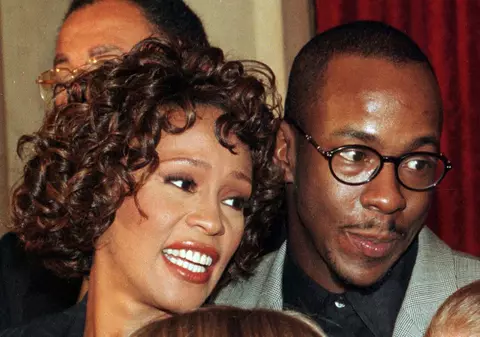 Bobby Brown, dezvăluiri senzaţionale despre Whitney Houston: "Urma să ne căsătorim!"