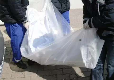 Bărbat găsit carbonizat într-o maşină care a luat foc