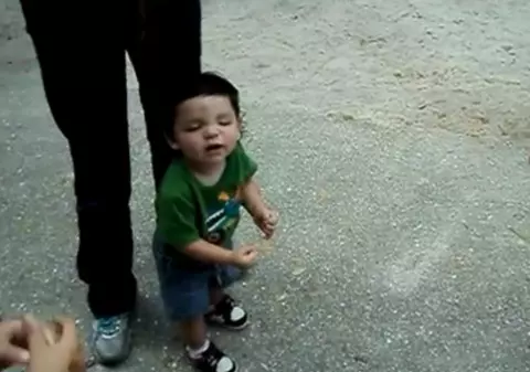 Cea mai tare hipnoză! Uite cum intră în transă un copil | VIDEO