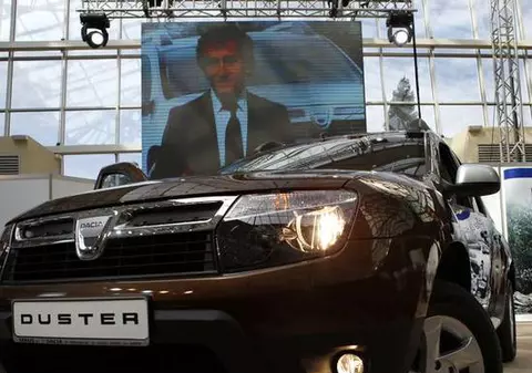Record! Duster bate pentru prima dată Loganul!