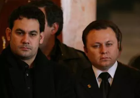 Fraţii Dolănescu vor împărţi o avere mai mică. Ei au pierdut o casă din moştenirea lăsată de tatăl lor!