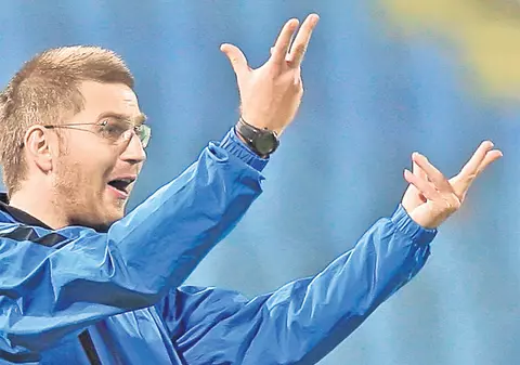 Bătaie pe ciolanul Stelei