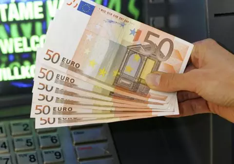 Leul se prăbușește! EURO a atins azi un nou MAXIM ISTORIC! Vezi care este cursul