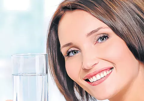 Studiu: Cum mănânci mai sănătos? Bei mai multă apă!
