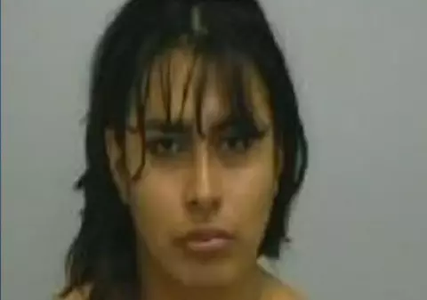 Această brunetă ascunde un secret care a scandalizat milioane de oameni! Are în chiloţi... | VIDEO