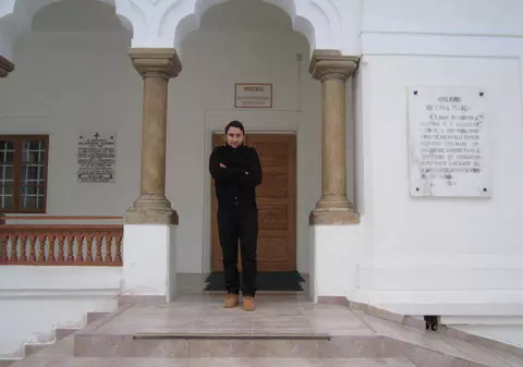 Fostul profesor de la Jean Monnet se reculege la mănăstire!