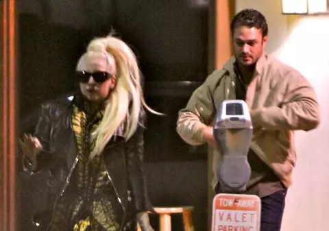 Familia iubitului lui Lady Gaga, "topită" după cântăreaţă: "Toţi o adorăm"