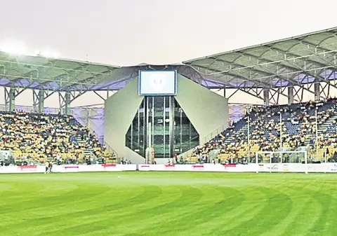 Oprescule, ia lecţii! Raportul calitate-preţ indică gazonul Stadionului Ilie Oană din Ploieşti drept cea mai avantajoasă afacere în domeniu
