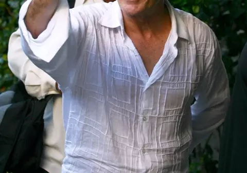 Răsturnare de situaţie incredibilă! Charlie Harper reapare în "Doi bărbaţi şi jumătate"!