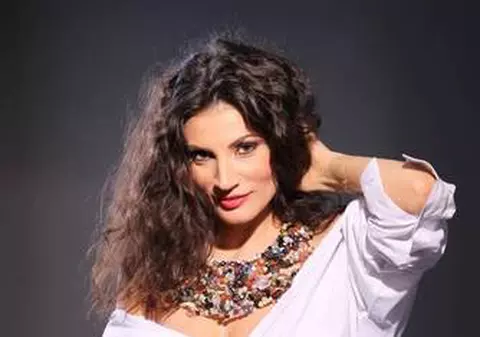 Vrei să nu ai pielea încrețită în jurul ochilor? Ioana Ginghină te învață cum să ții ridurile la distanță!