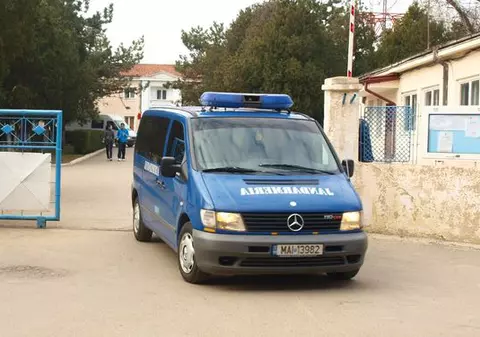 Poliţişti plătiţi să "închidă ochii" la furturile din portul Constanţa