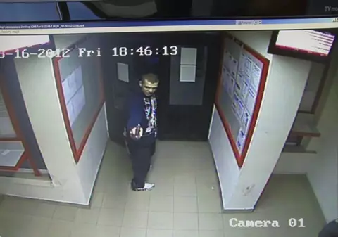 A terorizat un oraş întreg cu pistolul şi cuţitul