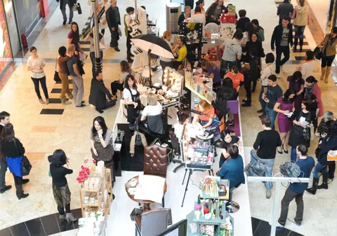 Sesiuni de machiaj la mall şi mucenici la târg!