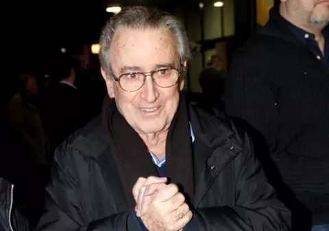 Doi români au spart casa cântăreţului spaniol Manolo Escobar