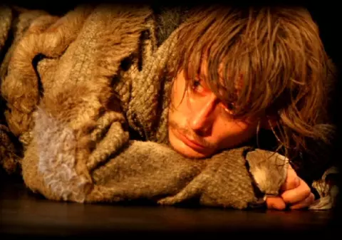 Vezi ce actor s-a uitat la câini încontinuu timp de două săptămâni 