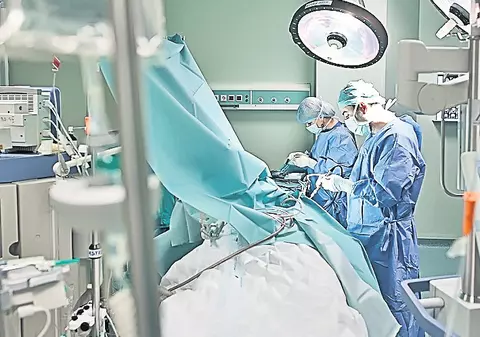 Premieră medicală în România: un bebeluş a fost operat în burta mamei