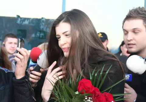 Moni s-a întors din America: "Abia aştept să o văd pe Irina!" | FOTO