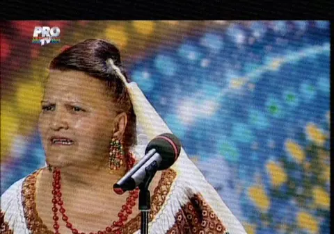 Ce rușine! O craioveancă a făcut playback la "Românii au talent"