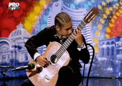 Românii au talent | Fratele unui cunoscut fotbalist a ridicat publicul în picioare | VIDEO