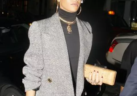 Rihanna a dat 15.000 de dolari pentru a-şi face părul