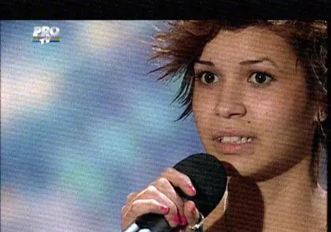 Ea s-a crezut Rihanna la "Românii au talent". Vezi refrenul obscen care a făcut-o de râs!