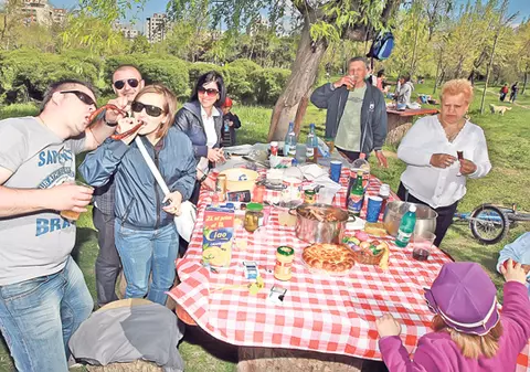 Masa de Paşte costă 600 de lei!