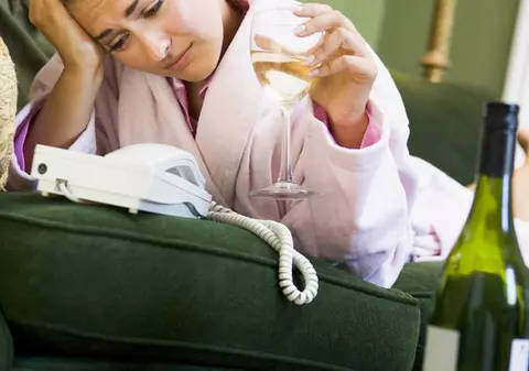 Persoanele care locuiesc singure sunt mai predispuse la depresie