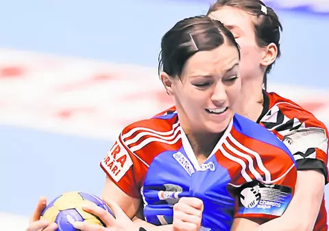 Fetele de la Oltchim au promişi 10.000 euro pentru trofeul Ligii Campionilor