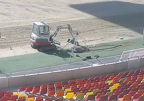 Gazonul Arenei Naționale îl costă pe Sorin Oprescu 1.000.000 de euro, în timp ce polonezii cheltuiesc doar 100.000 de euro