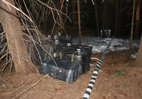 Ţigări de contrabandă de 200.000 de lei găsite într-o stână părăsită