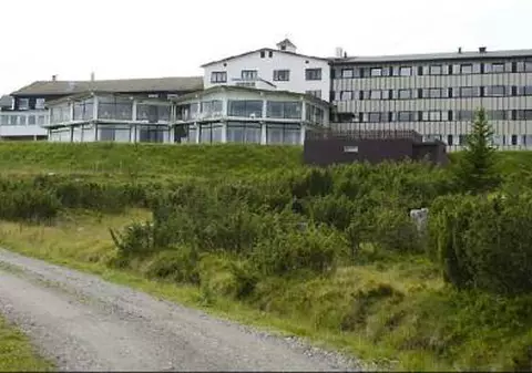 Un român a îngrozit Norvegia! A înjunghiat de 15 ori un director de şcoală şi i-a sechestrat soţia!