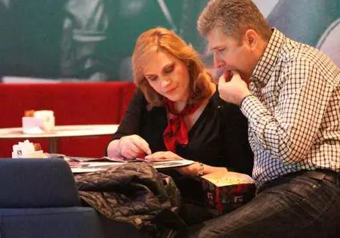 Gabriela Vrânceanu-Firea şi Florin Pandele, doi pe-o ”floricică”, la mall