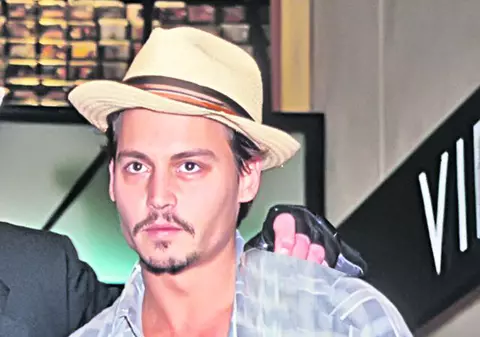 Află ce face Johnny Depp ca să o recucerească pe Vanessa Paradis