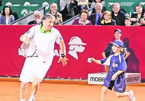 Nasty şi micuţa Silvia au făcut spectacol marţi, la turneul Năstase-Ţiriac Trophy