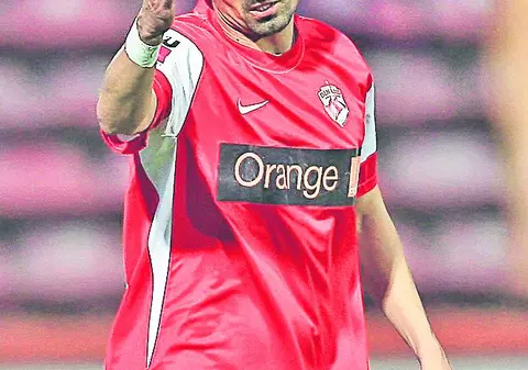 Ionel Dănciulescu îşi vede ameninţat locul în primul «11» al lui Dinamo, după ce italianul Dario Bonetti a devenit antrenor