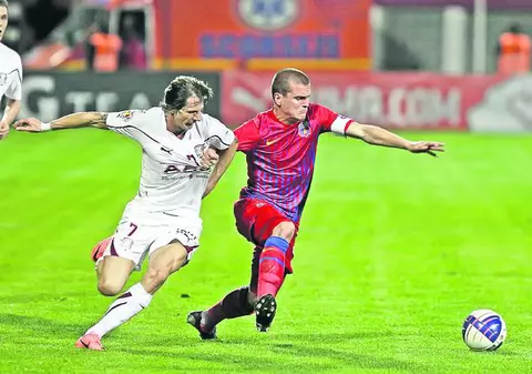 Rapid şi Steaua au oferit puţin fotbal aseară, în Giuleşti, dar s-au întrecut în greşeli - Comedia erorilor