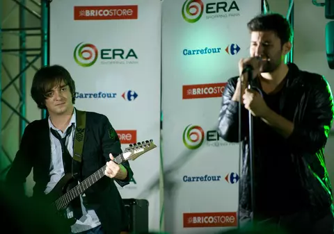 Smiley cântă cu băiatul lui Călin Pop, solistul ”veteranilor” rockului românesc, Celelalte Cuvinte