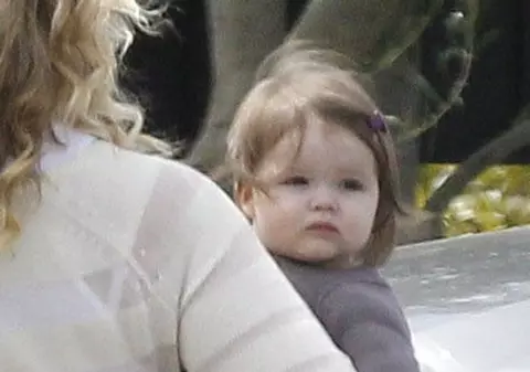 Păpușica vie a Hollywood-ului! Fiica Beckhamilor este o dulceață de copil! FOTO