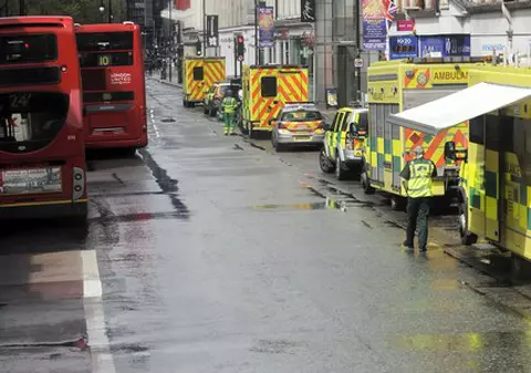 UPDATE | Haos la Londra! O mie de persoane evacuate, după ce un bărbat a luat patru ostatici și amenință că se va arunca în aer! FOTO&VIDEO
